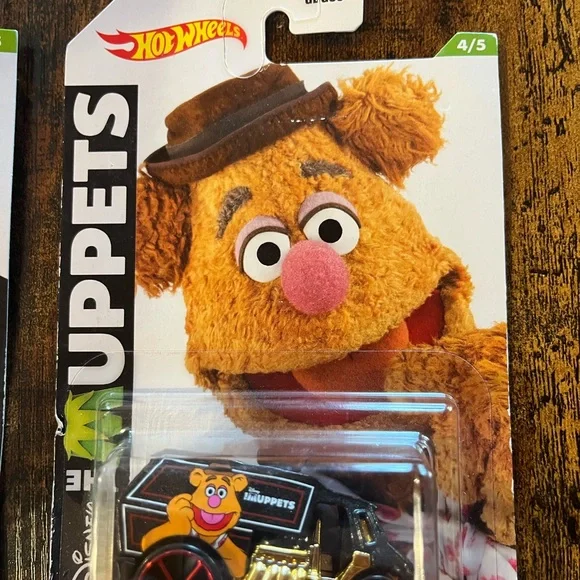 NWOT Hot Wheels Muppets Classic Nomad & Cool-One Toy Cars - Picture 4 of 6